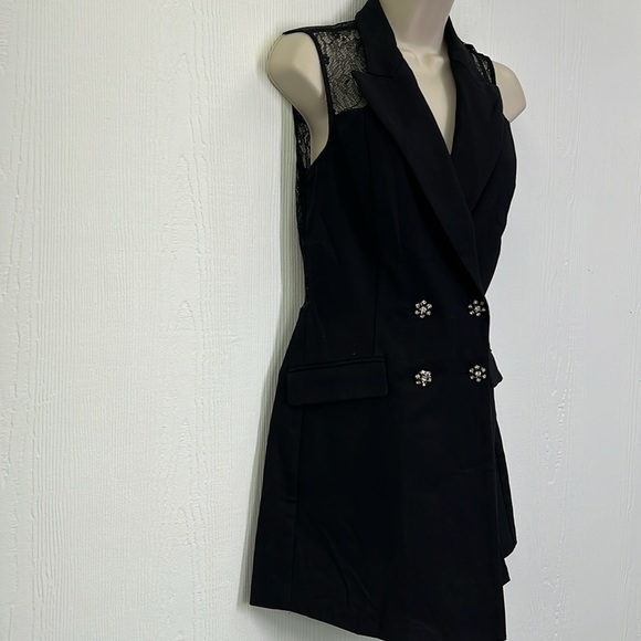 Zara - Tuxedo Sleeveless Lace Rhinestone Flower Button Short Romper Medium - Picture 5 of 16